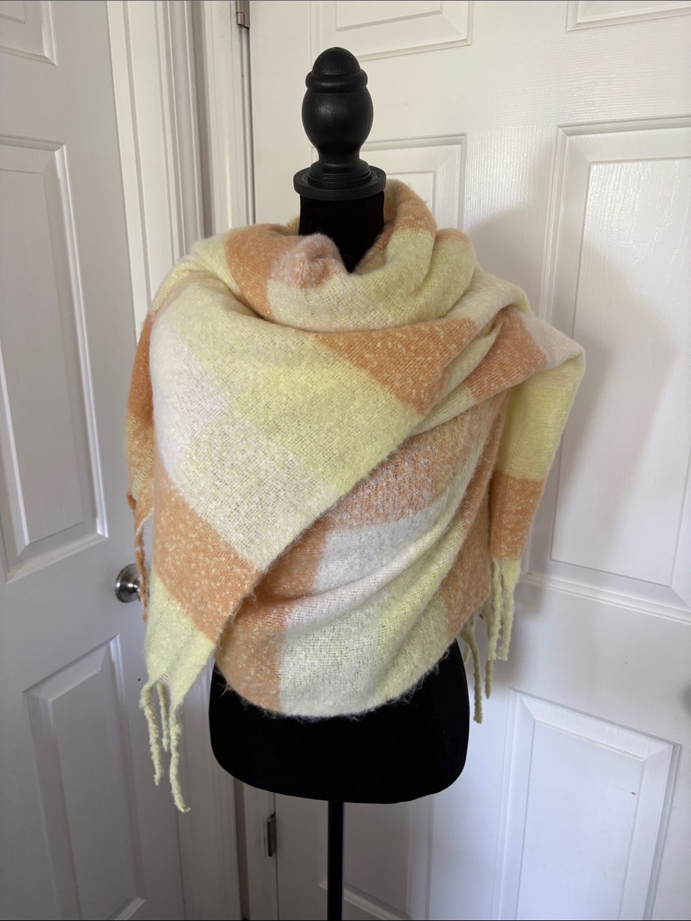 Shiraleah NWT Lime Plaid Fringe Scarf Wrap